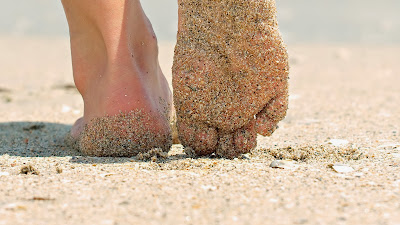 mood-girl-legs-sand-beach-summer-wallpaper-1920x1080