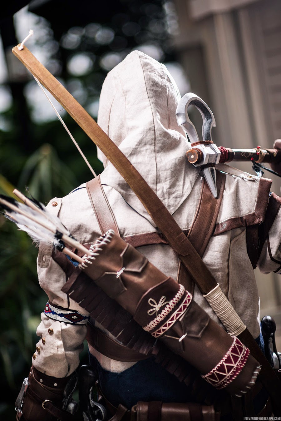 15 White Assassin Outfit Cosplay Design Photos - Creative Cosplay Designs