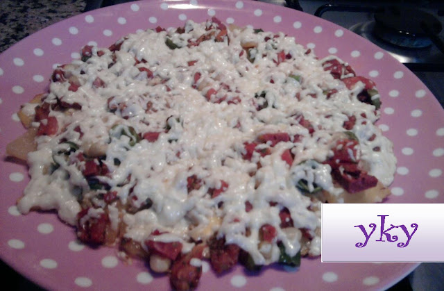 Tavada pizza tarifi yaseminin lezzetleri çok lezzetli )