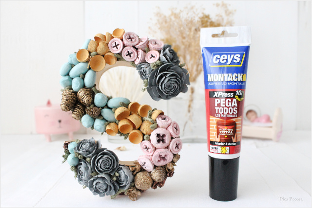 como-decorar-letra-3D-diy-con-frutos-otoño-pintados-spray