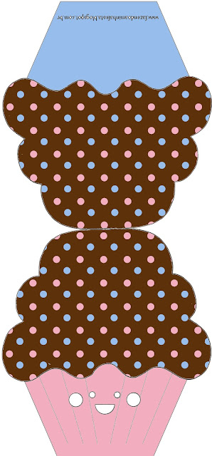 Tarjeta con forma de cupcake de Lunares Celeste y Rosa en Fondo Chocolate. 