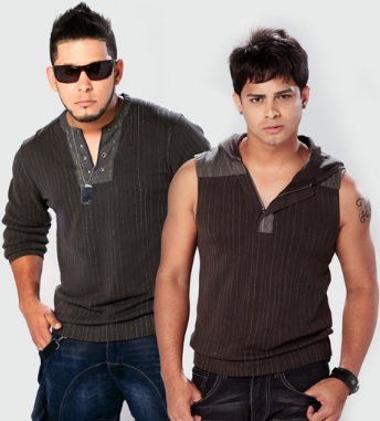 Rakim y Ken-Y Foto de Rakim y Ken-Y posando parados