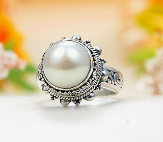 Classical-Pearls-Jewelry-Wallpapers