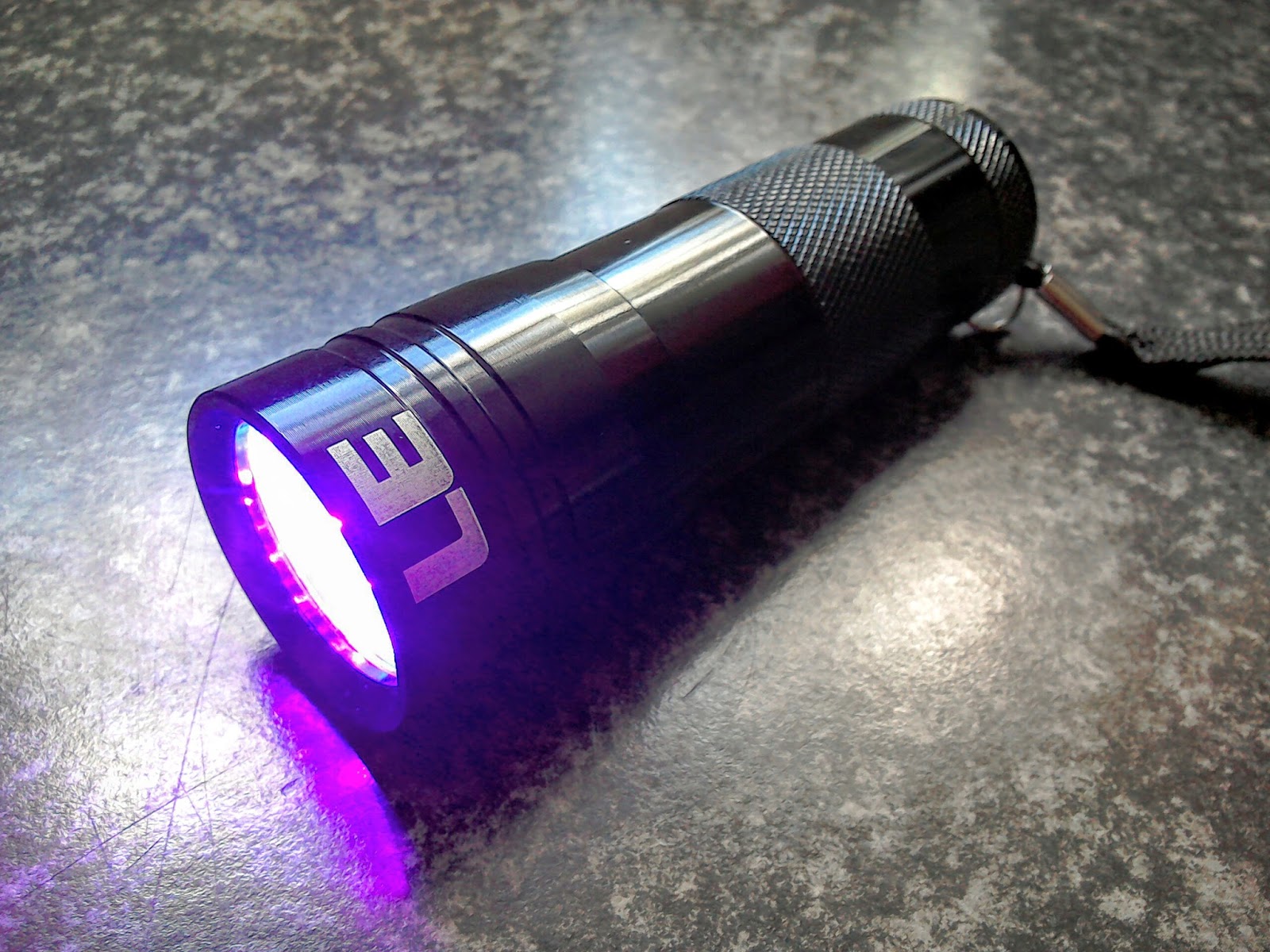 Mr. Aphoristic LE 12 led Ultra Violet Torch Review