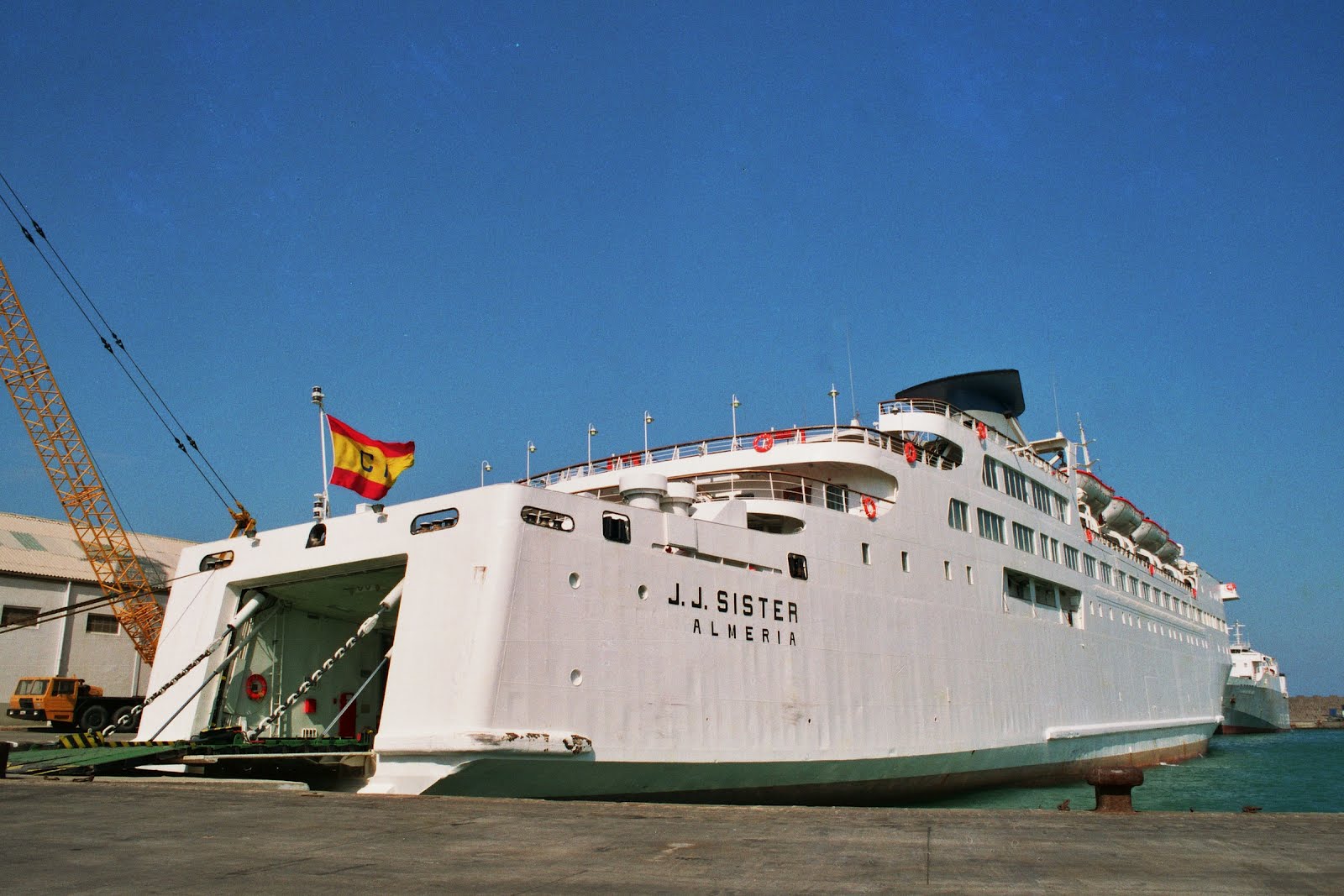BARCOS EN EL PUERTO DE MELILLA J. J SISTER1994