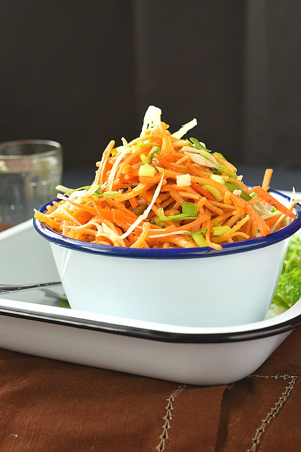 A bowl of Chinese Bhel noodle salad with carrots,capsicum,cabbage