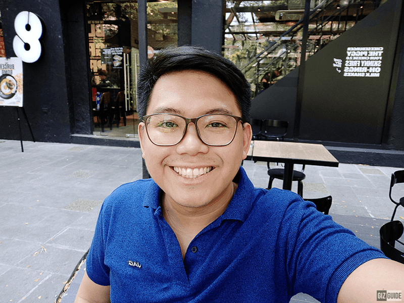 Daylight selfie with AI face beauty Daylight selfie with AI face beauty