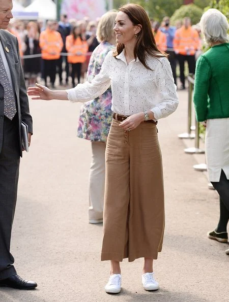 Kate Middleton wore M.i.h Jeans Mabel shirt, Superga Linea sneaker, Monica Vinader onyx earrings