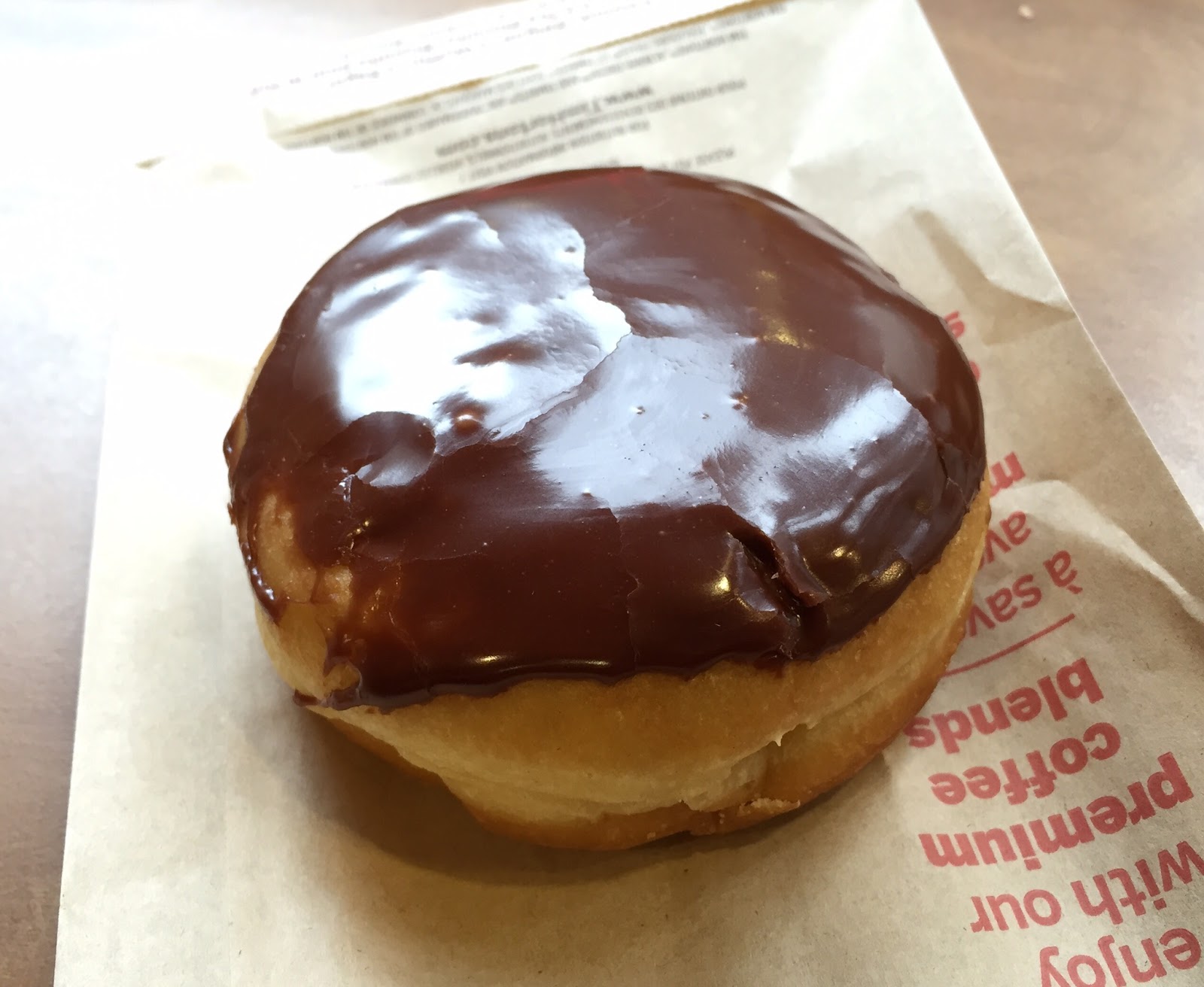 Boston Cream Donut From Tim Hortons / ティム・ホートンズのボストンクリーム ドーナツ I'm