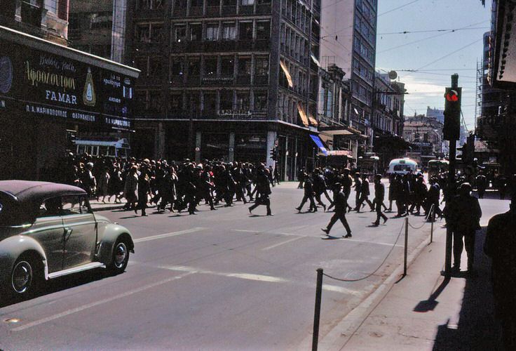 35 Color Photographs Capture Everyday Life in Athens during the 1960s