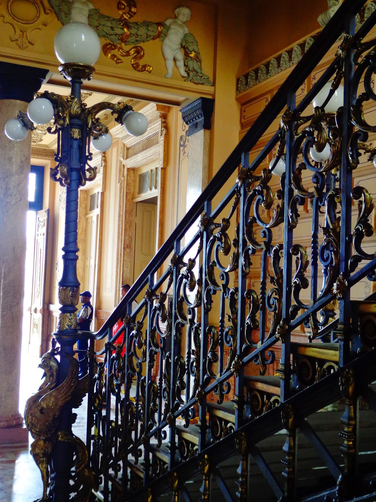 uma visita guiada ao palácio rio branco