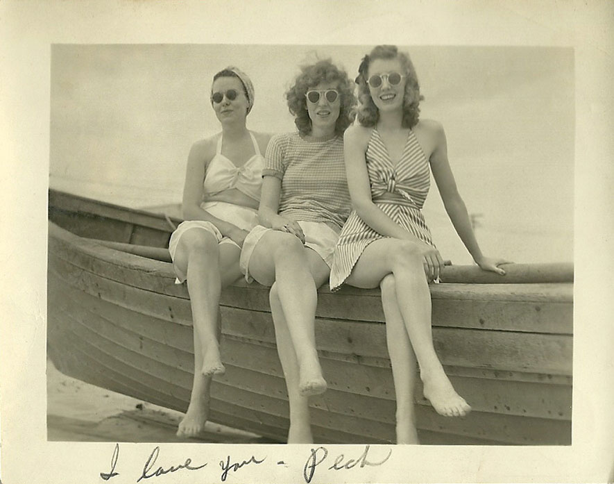 Vintage Snapshots Prove That 40's Women Fashion Is Always Adorable