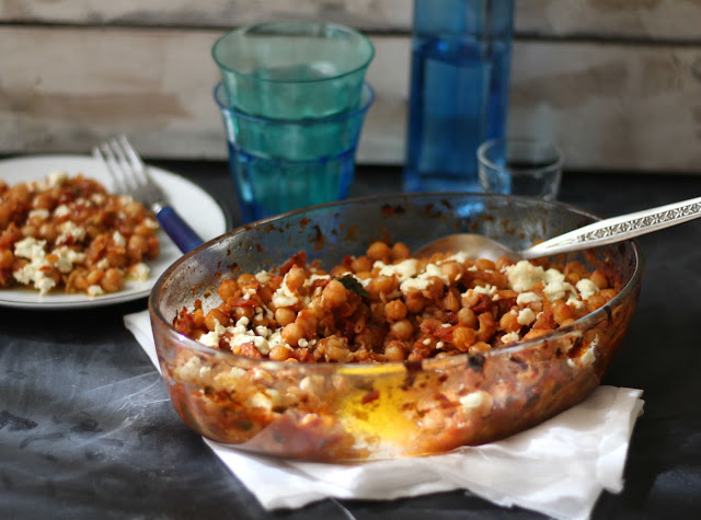 ceci al forno con salsa e feta