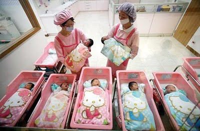Hello Kitty maternity and pediatric hospital nursery cribs