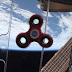 ISSO É O QUE ACONTECE QUANDO ALGUÉM RESOLVE GIRAR UM SPINNER NO ESPAÇO