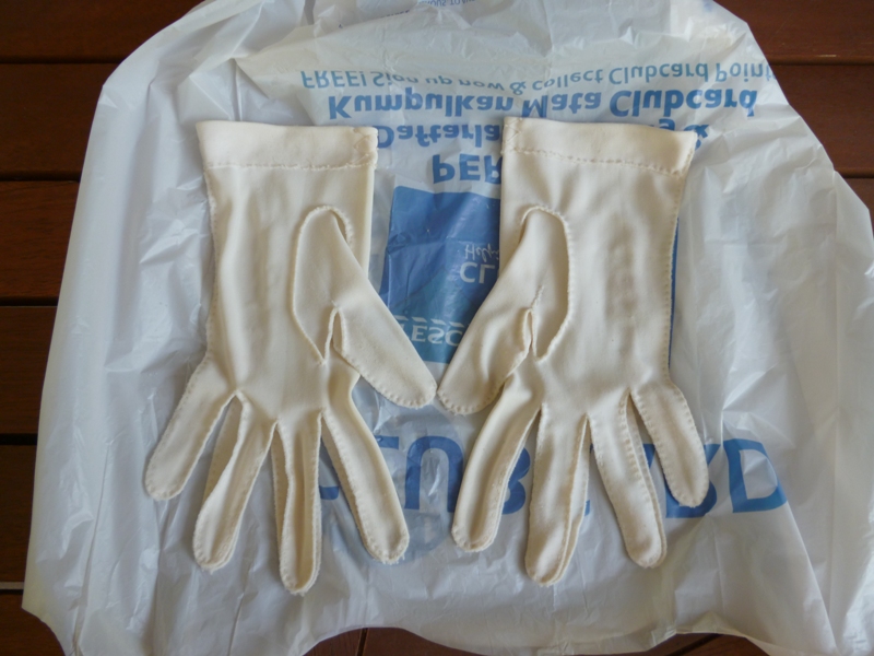 Colourful Buttons how to clean vintage gloves