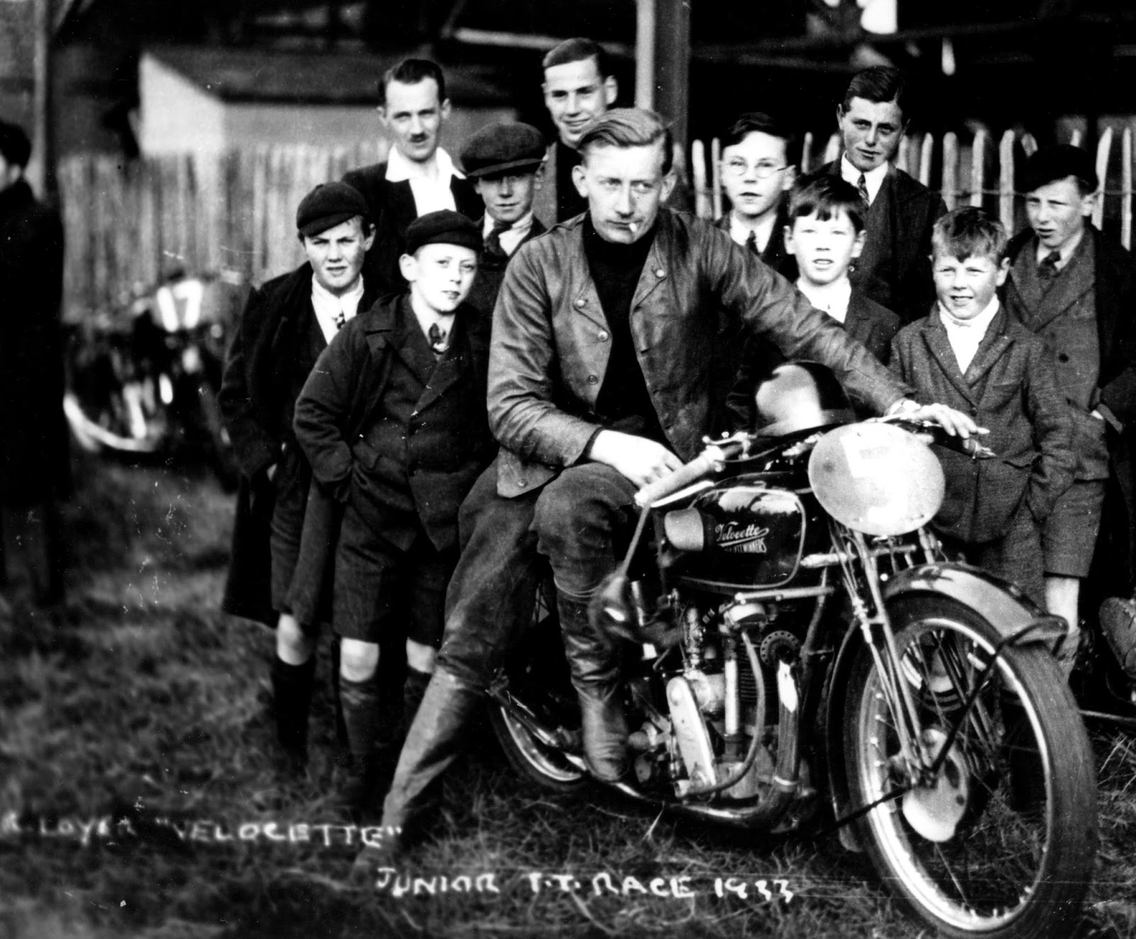 The Velobanjogent A bit of instrument information from the Velobanjogent...The earliest use of