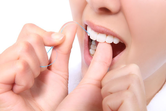 How to floss upper teeth