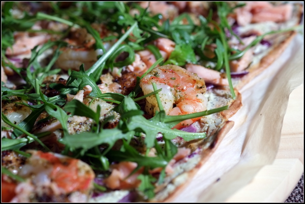 Schatz, Essen ist fertig!: Vollkorn-Flammkuchen mit Lachs, Garnelen und ...