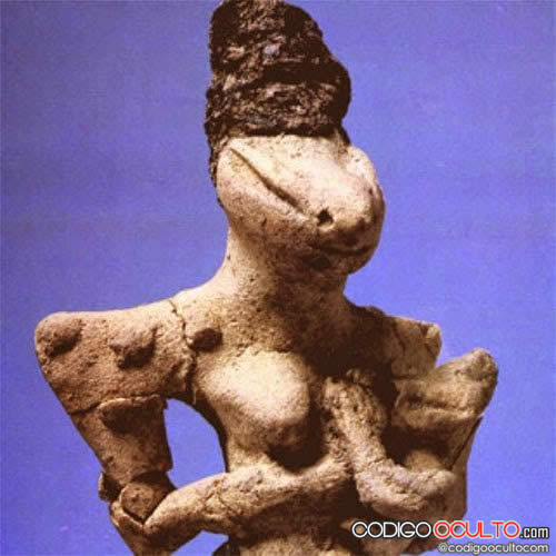 Estautilla Ubaid que representa según los investigadores una escena de amamantamiento que habría sido reproducida por artesanos antiguos.