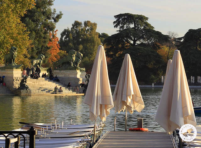 https://unodetanos.blogspot.com.es/2017/11/divino-otonoparque-del-retiro.html