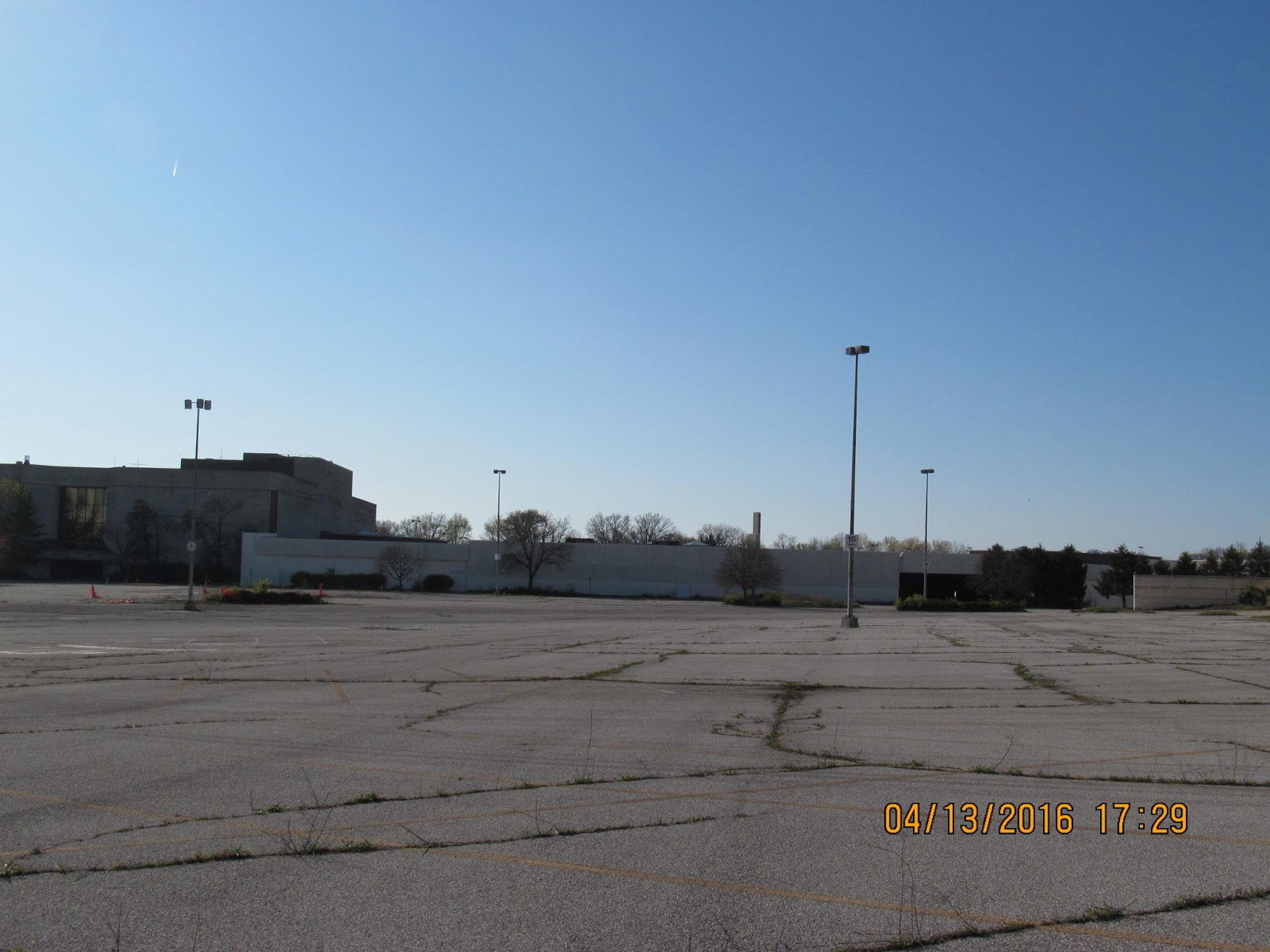 Trip to the Mall Jamestown Mall (Dead) Florissant, Missouri