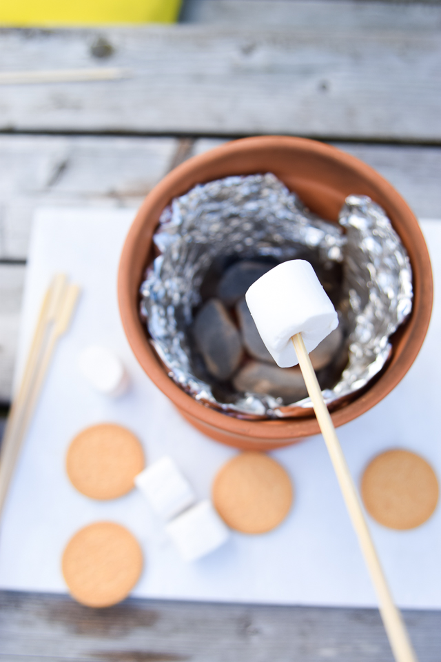 Marshmallows roosteren in een bloempot Wimke