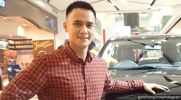 Beredar Foto Choky Sitohang Diduga Tak Pakai Celana Dalam - RAHASIA