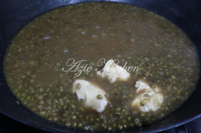 Bubur Kacang Hijau Dengan Durian