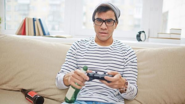 Los videojuegos, ¿inducen a los adolescentes a consumir alcohol y cigarros?
