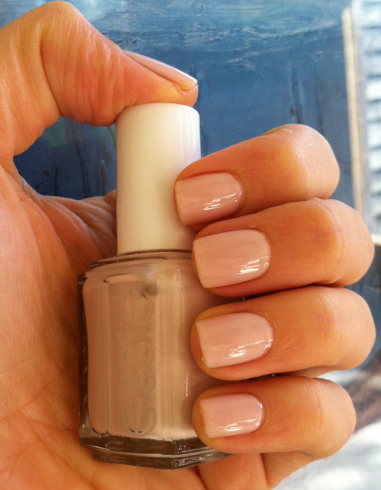 Ansa's Beauty and fashion blog Essie Minimalistic nail polish swatches
