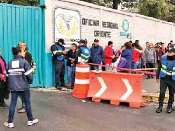 Asaltan a trabajadores que reparaban una fuga en Iztapalapa Asaltan a trabajadores que reparaban una fuga en Iztapalapa