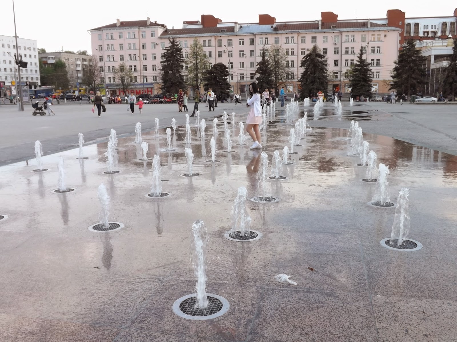 Фонтан у драмтеатра Пермь