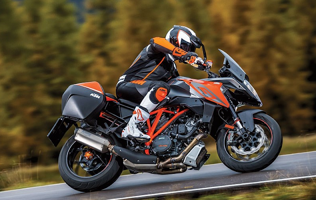 2017 KTM 1290 Super Duke GT Performance