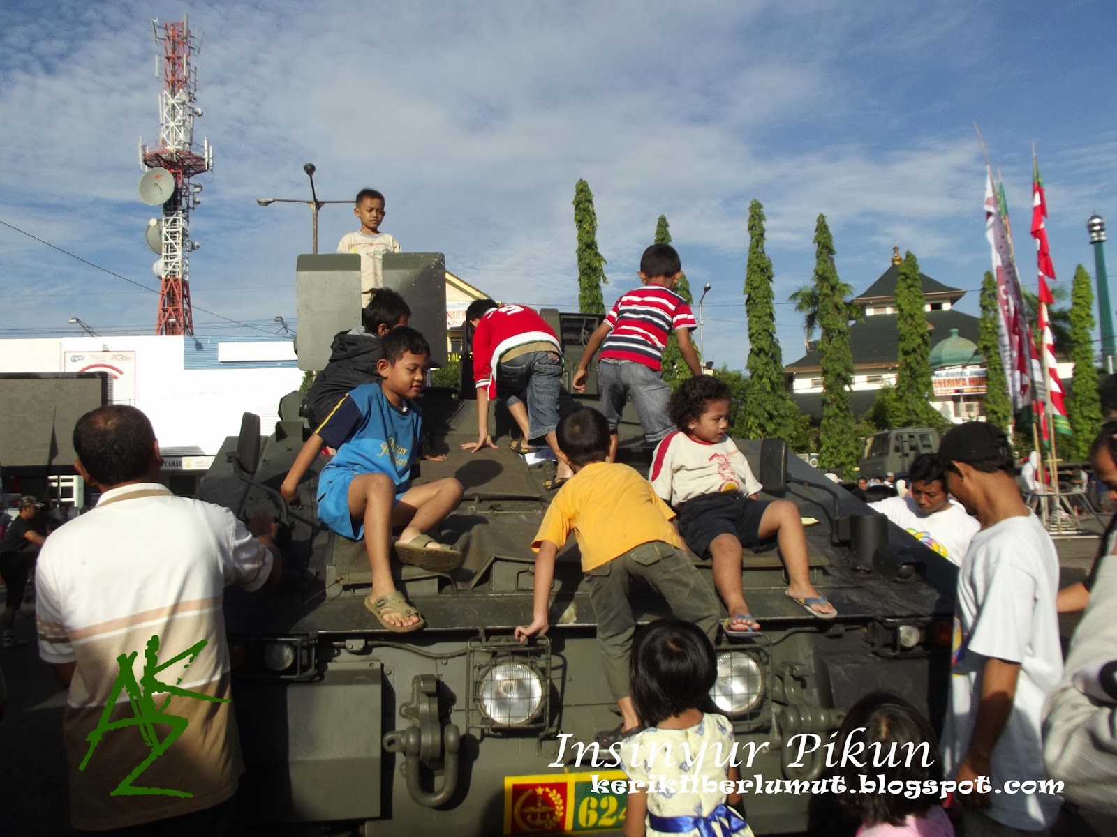 Naik Lagi Yok Naik Pameran Alutsista dan Car Free Day di Jember