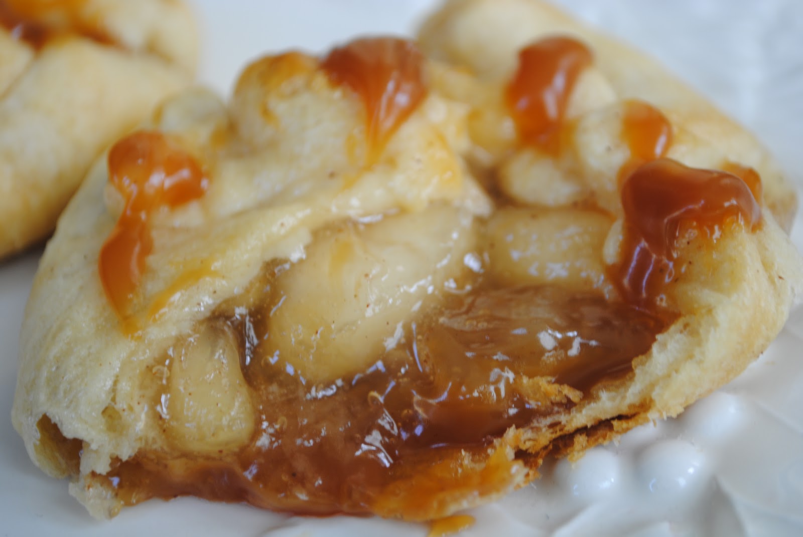 Calico and Cupcakes Caramel Apple Mini Pie Pockets