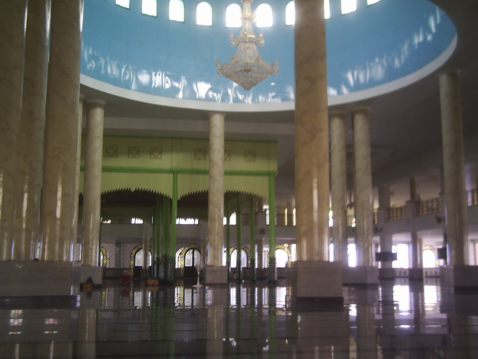 Menggunakan Salah Satu Ruangan Masjid untuk Ruang Pertemuan | Hukumzone