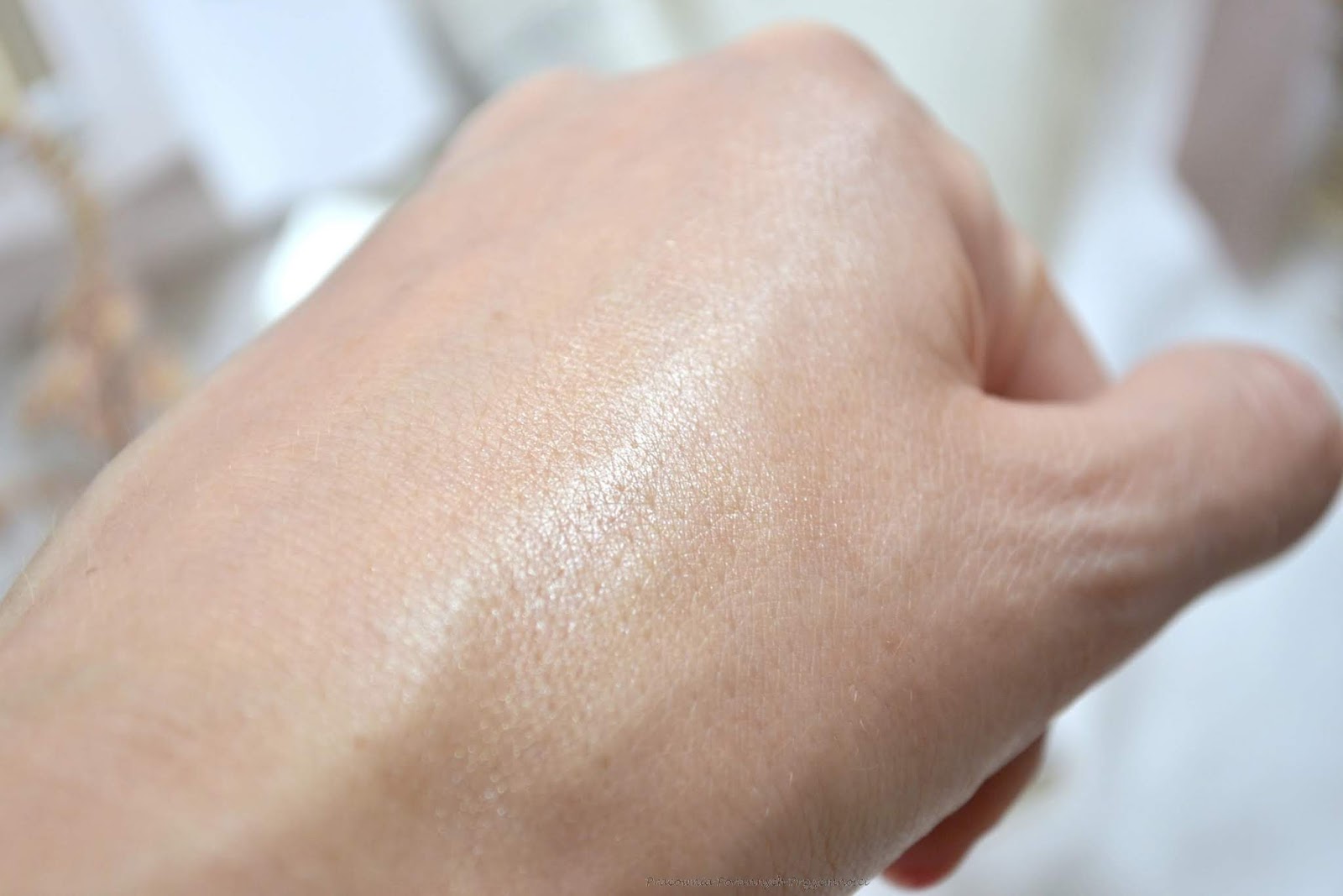 yonelle gold flash moisturizer