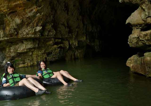 Cave Tubing di Gua Pindul Gunung Kidul Yogyakarta Cave Tubing di Gua Pindul Gunung Kidul Yogyakarta