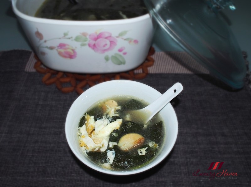 30Minute Meal Delicious Salted Egg Kau Kee Soup ( 咸蛋九杞菜汤 )