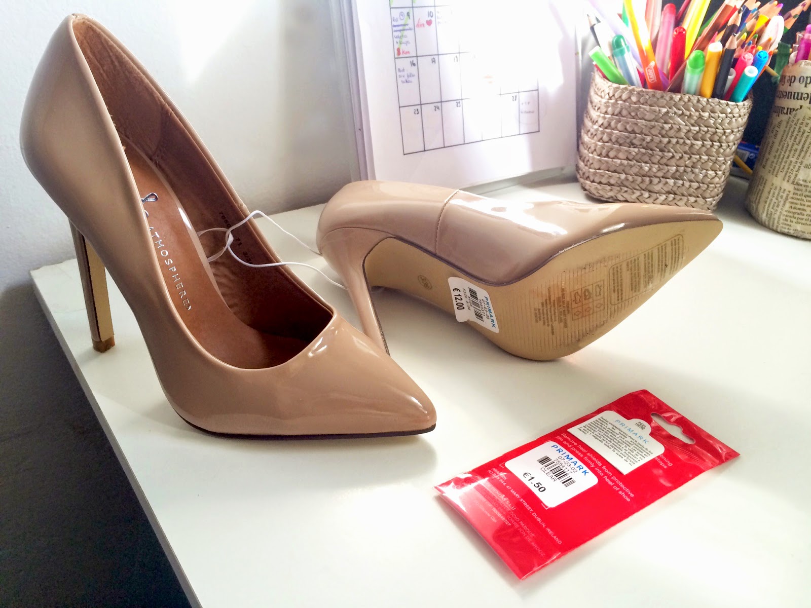 which stores sell vionic shoes