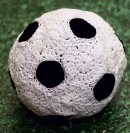 http://translate.google.es/translate?hl=es&sl=en&tl=es&u=http%3A%2F%2Fwww.blog.oomanoot.com%2Fcrochet-soccer-ball-tutorial%2F%3Futm_source%3Ddirectory%26utm_medium%3Dravelry%26utm_campaign%3Dcrochet-soccer-ball-tutorial