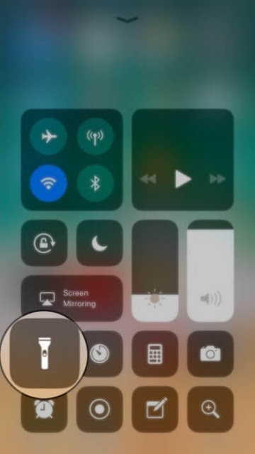 ضوء الكشاف Flashlight في مركز التحكم Control Center في iOS 11