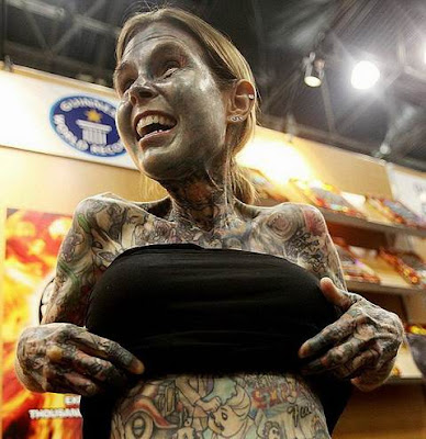 foto 3 de julia gnuse, la mujer más tatuada del mundo