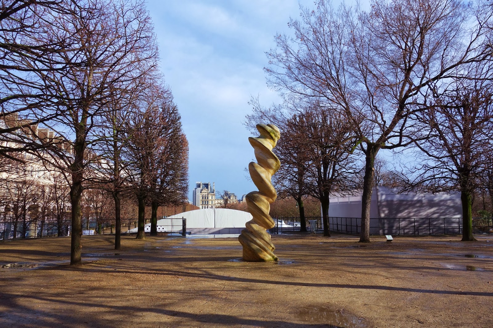 Paris Column, une sculpture de Tony Cragg au Jardin des Tuileries