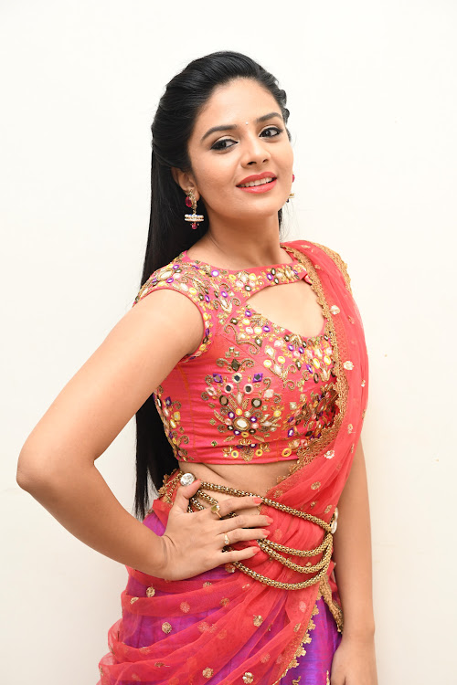 Srimukhi At Aatadukundam Raa Movie Audio Launch