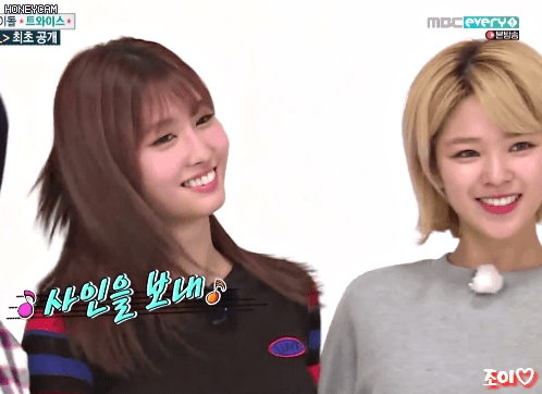 [주간아이돌] 오늘자 트와이스 움짤 Part.1 단체샷 위주.gif | 인스티즈