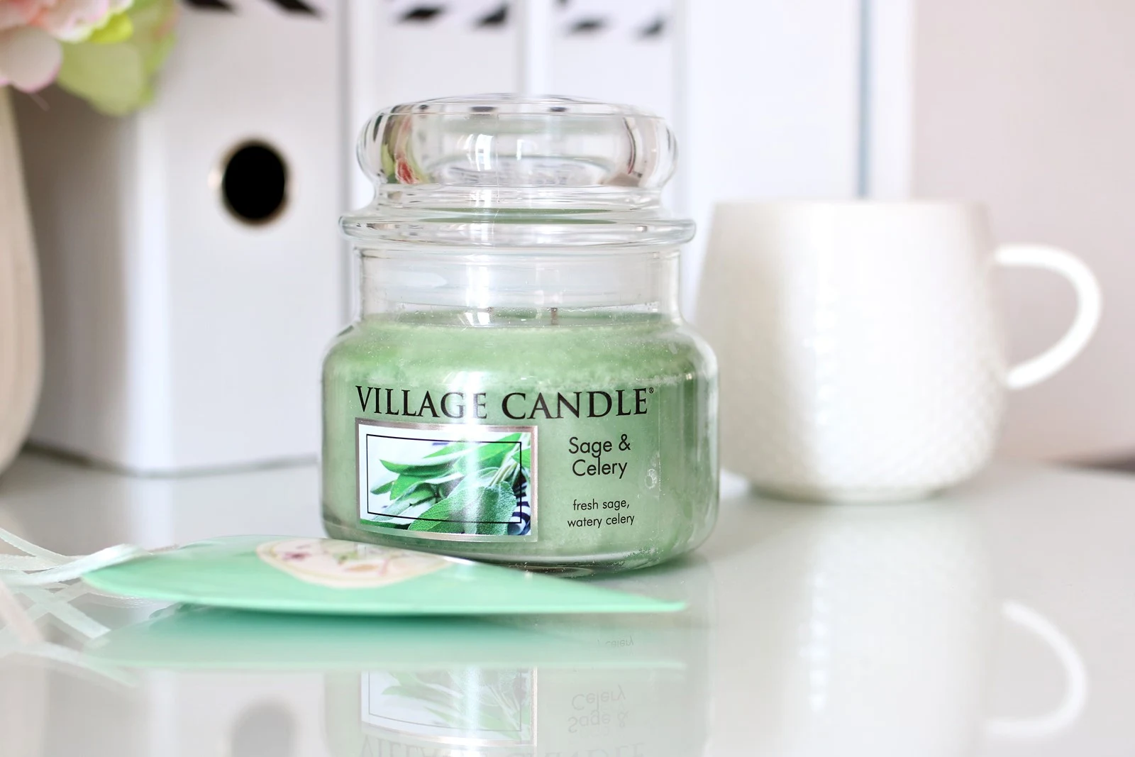 Świeca zapachowa Village Candle - Sage and Celery {idealna na sezon wiosenno-letni}