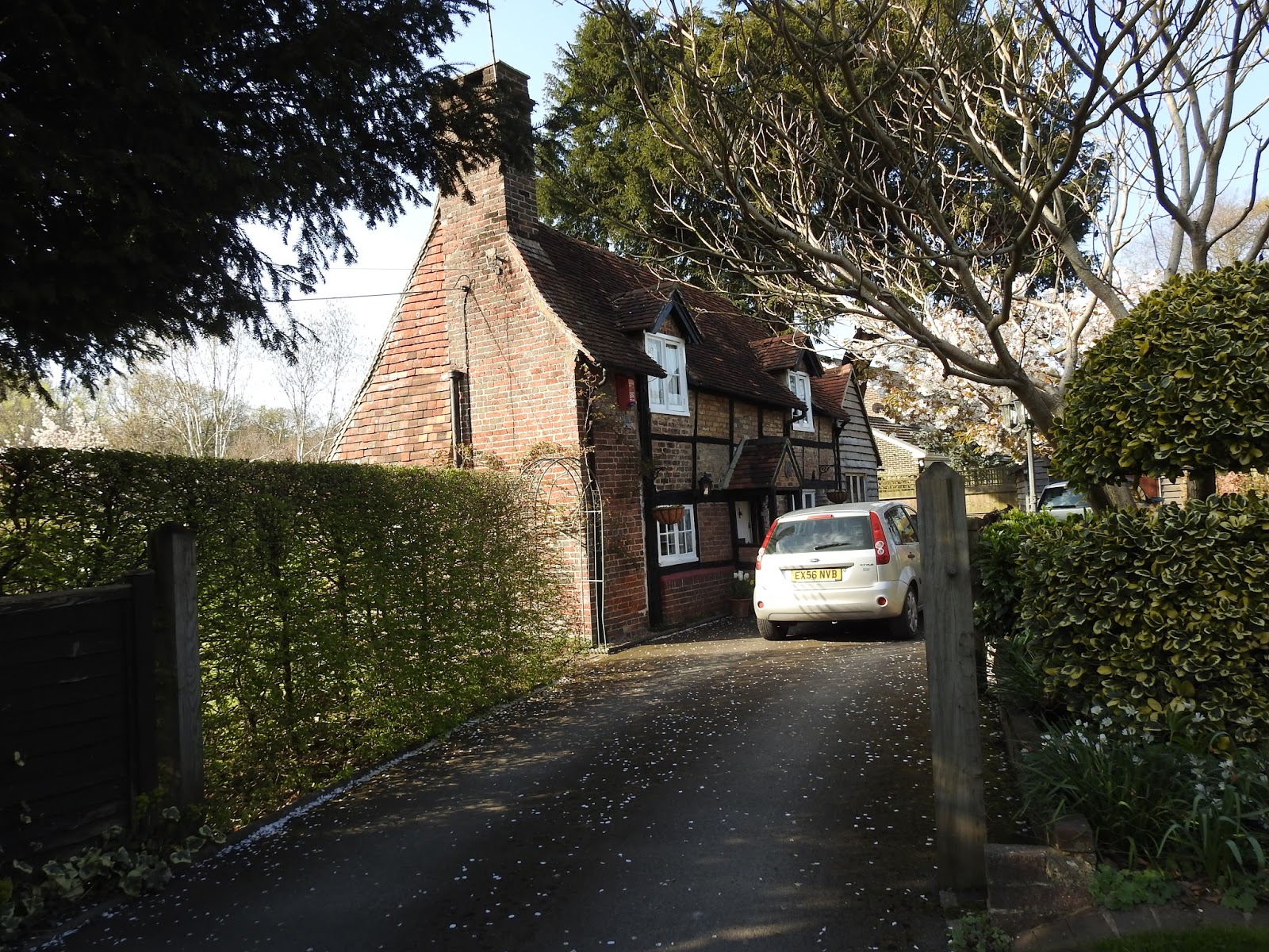 Crawley Old Town EIGHT PICTURES Brook Cottage (Ifield)
