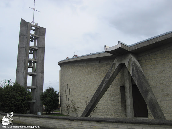 Villeparisis - Église Notre-Dame de la Paix  Architecte: Maurice Novarina  Construction: 1955